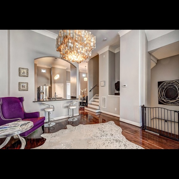 Meet your Posher, Latoya - Picture 1 of 1